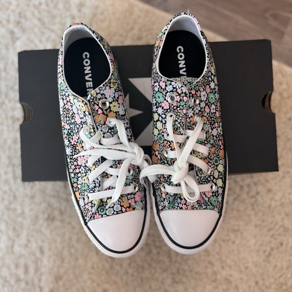Converse Shoes - Chuck Taylor All Star Mini Flowers Women’s Size 8.5 New In Box